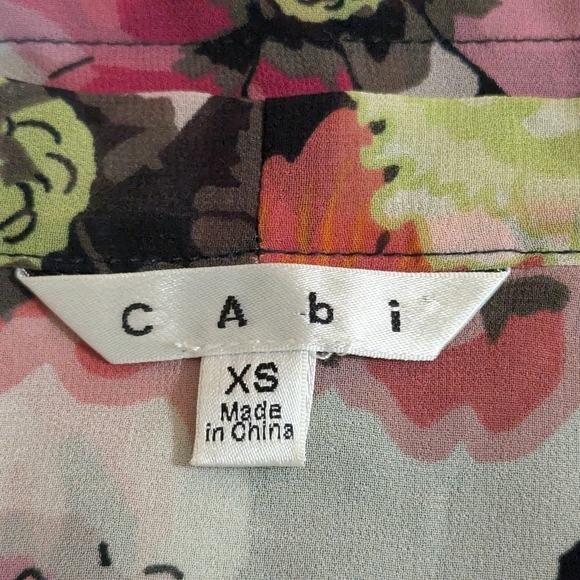 CAbi Women’s Size Small Tunic Sheer V-Neck Black Floral ✨ 3 /$13 ✨ - Picture 4 of 5